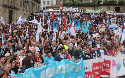 Miles de persoas de toda Galiza converten Compostela nun clamor polo dereito a vivir en galego sen límites
